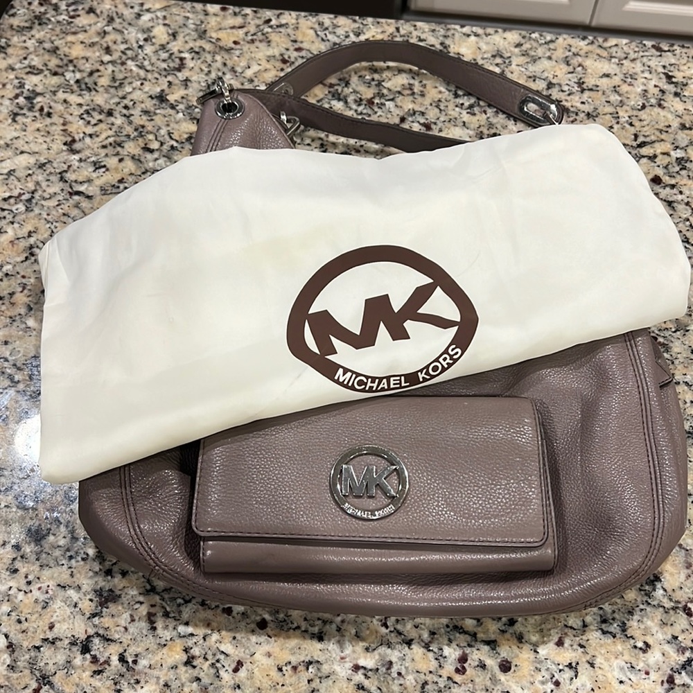 Used Michael Kors leather set - Picture 2 of 16